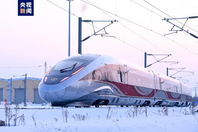 冰雪旅遊升溫 鐵路部門投放7組新型高寒智能(néng)動車組