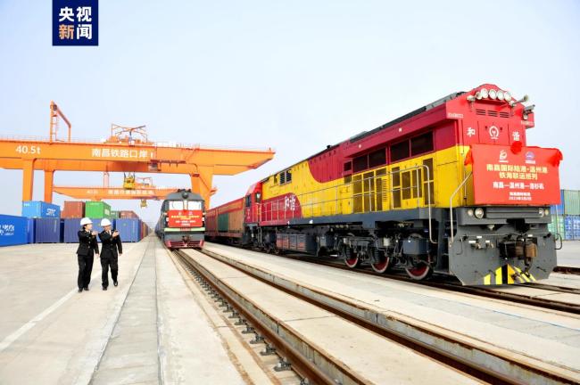 南昌國(guó)際陸港三列外貿班列同時(shí)開(kāi)行